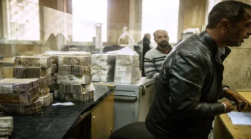 تحركات السوق السورية.. تراجع في سعر صرف الليرة مقابل الدولار الأمريكي اليوم